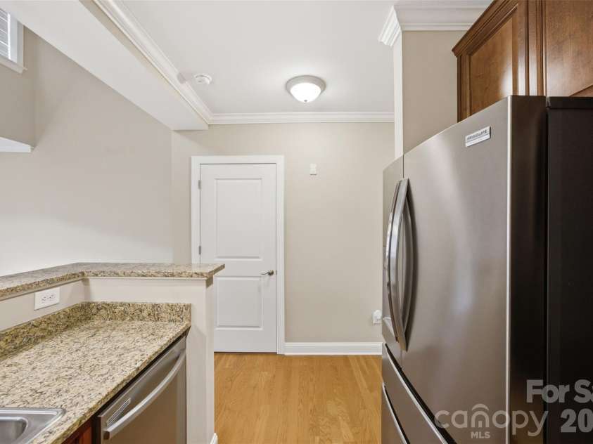 301 Tremont Avenue, Charlotte, NC 28203.  MLS# CAR4408269, YatesRealty ID 41955. 