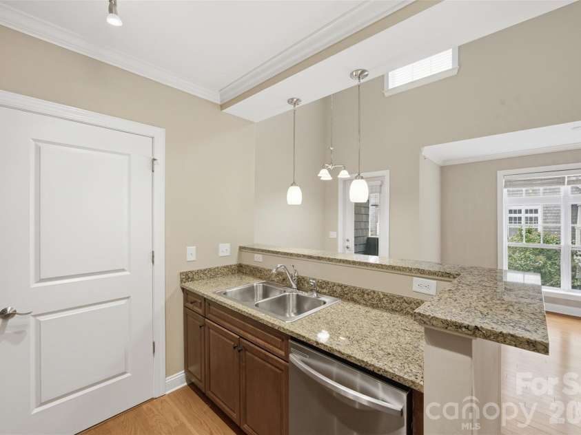 301 Tremont Avenue, Charlotte, NC 28203.  MLS# CAR4408269, YatesRealty ID 41955. 
