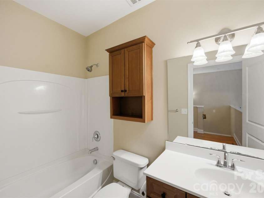 301 Tremont Avenue, Charlotte, NC 28203.  MLS# CAR4408269, YatesRealty ID 41955. 