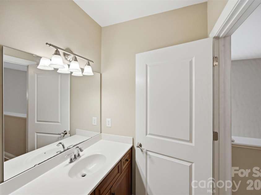 301 Tremont Avenue, Charlotte, NC 28203.  MLS# CAR4408269, YatesRealty ID 41955. 