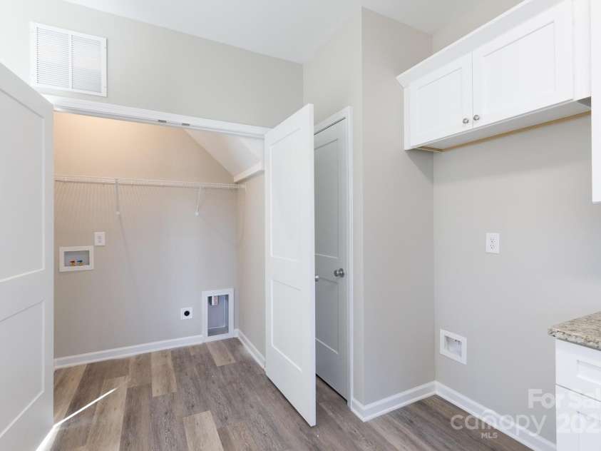 2707 Crescent Lane, Gastonia, NC 28052.  MLS# CAR4180105, YatesRealty ID 4196. 