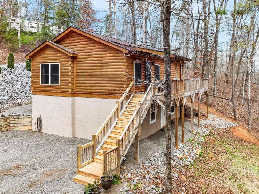 344 Wolf Trail, Lake Lure, NC 28746.  MLS# CAR4399531, YatesRealty ID 4196. 