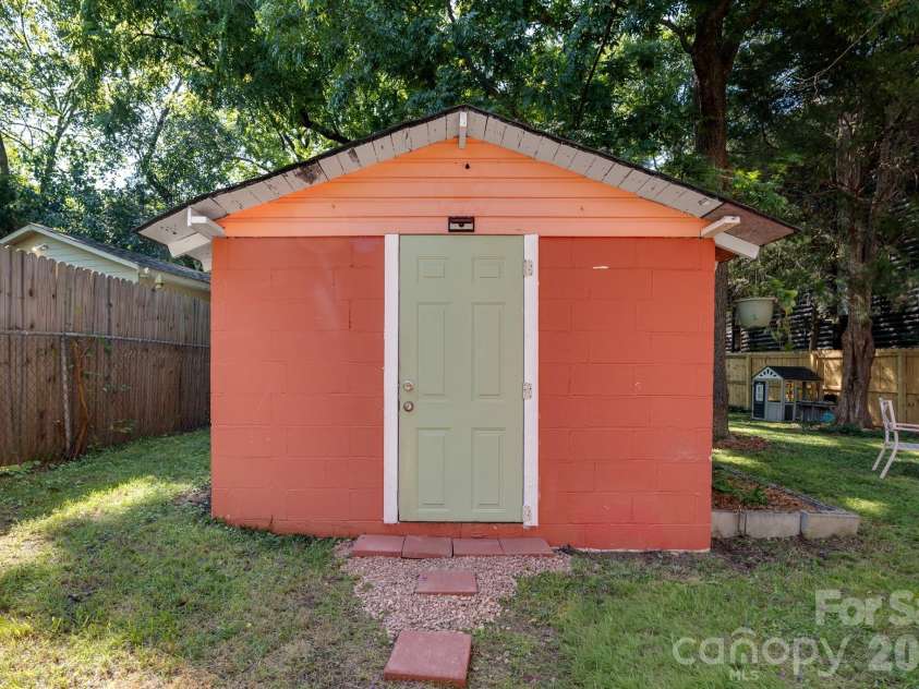 3314 Alexander Street, Charlotte, NC 28205.  MLS# CAR4406971, YatesRealty ID 41960. 