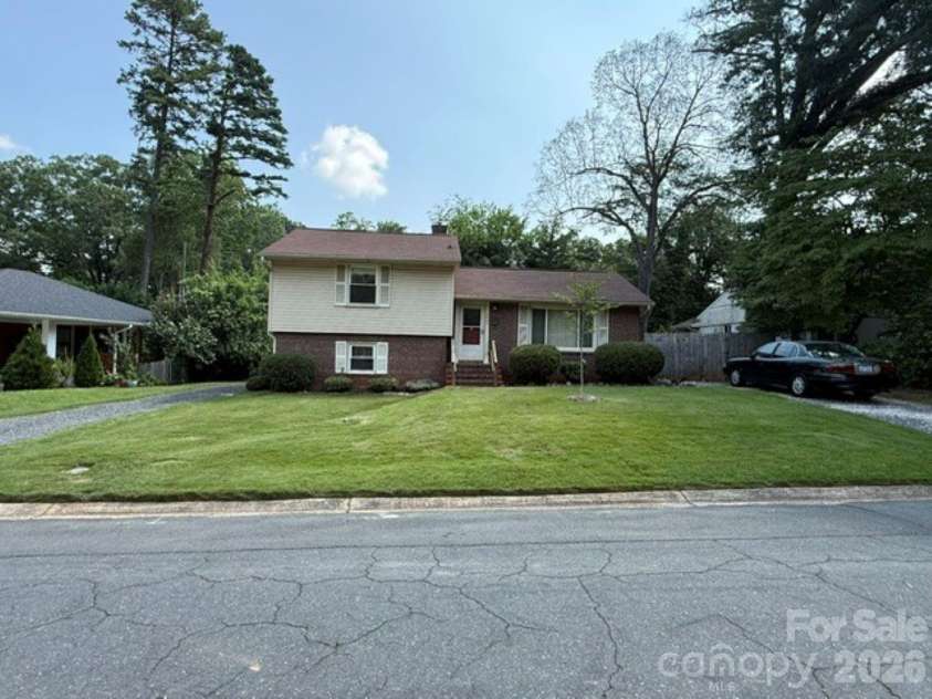 5023 Furman Place, Charlotte, NC 28210.  MLS# CAR4408597, YatesRealty ID 41963. 