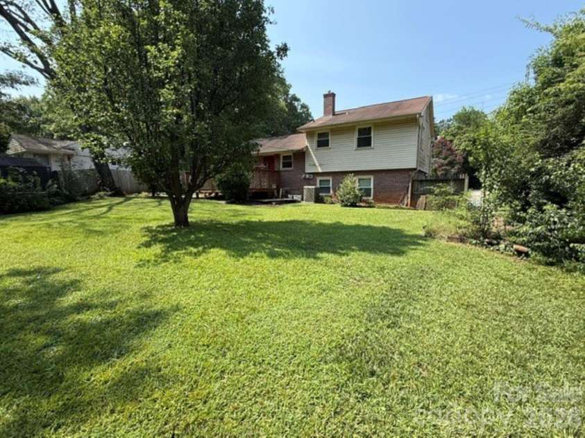 5023 Furman Place, Charlotte, NC 28210.  MLS# CAR4408597, YatesRealty ID 41963. 
