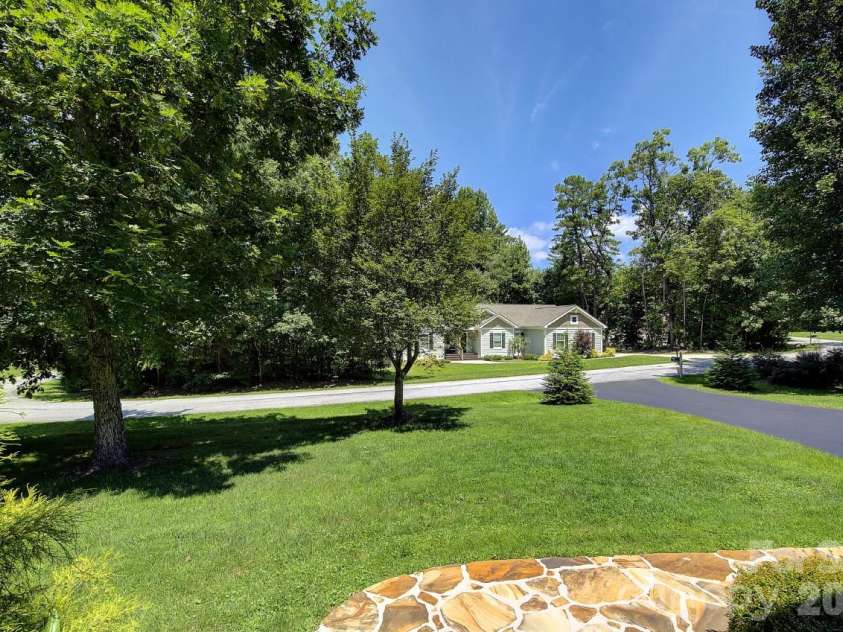 212 Tall Timbers Trail, Hendersonville, NC 28792.  MLS# CAR4410837, YatesRealty ID 41964. 