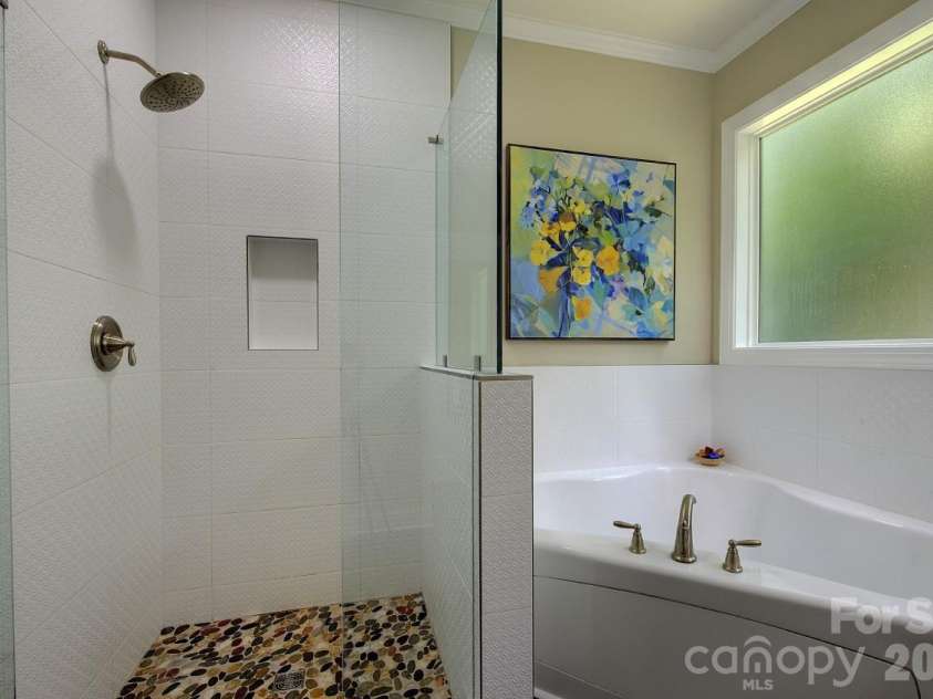 212 Tall Timbers Trail, Hendersonville, NC 28792.  MLS# CAR4410837, YatesRealty ID 41964. 