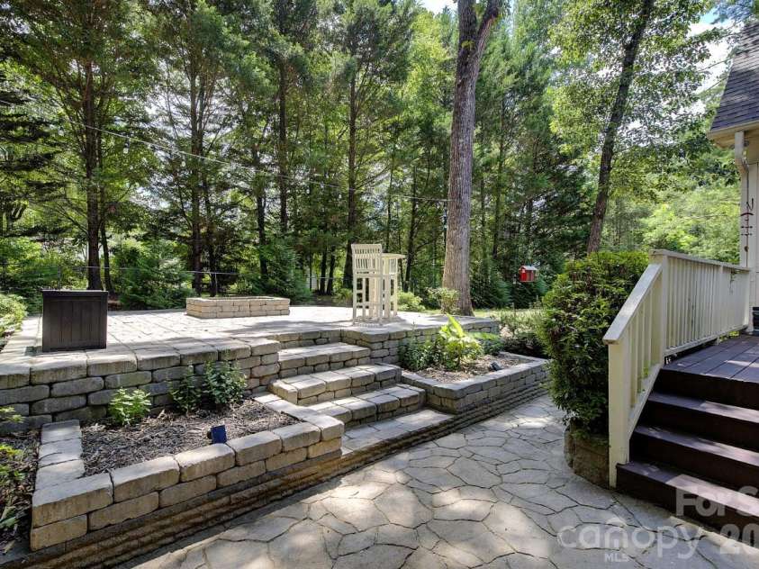 212 Tall Timbers Trail, Hendersonville, NC 28792.  MLS# CAR4410837, YatesRealty ID 41964. 