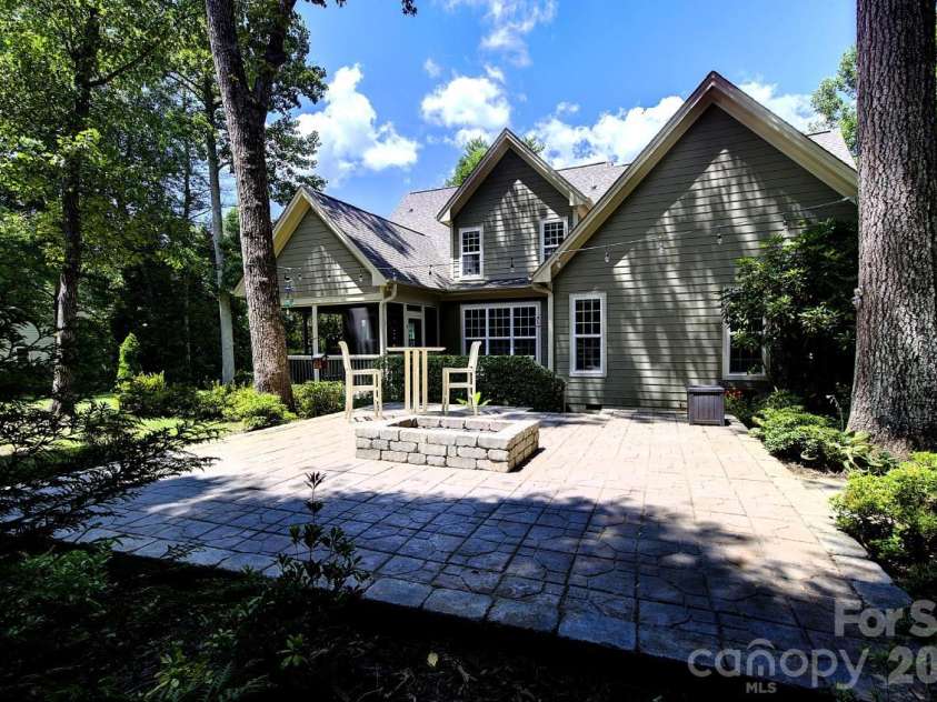 212 Tall Timbers Trail, Hendersonville, NC 28792.  MLS# CAR4410837, YatesRealty ID 41964. 