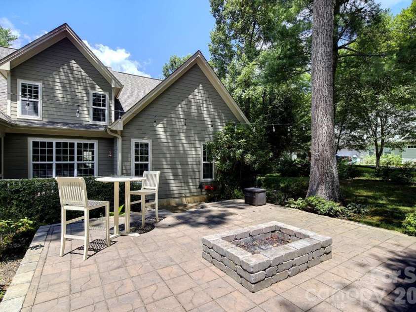 212 Tall Timbers Trail, Hendersonville, NC 28792.  MLS# CAR4410837, YatesRealty ID 41964. 