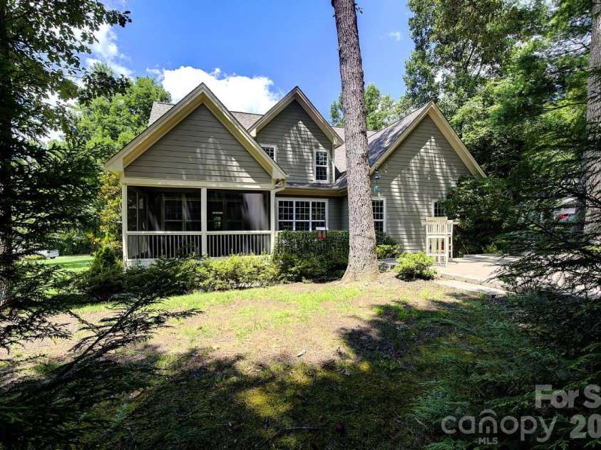 212 Tall Timbers Trail, Hendersonville, NC 28792.  MLS# CAR4410837, YatesRealty ID 41964. 