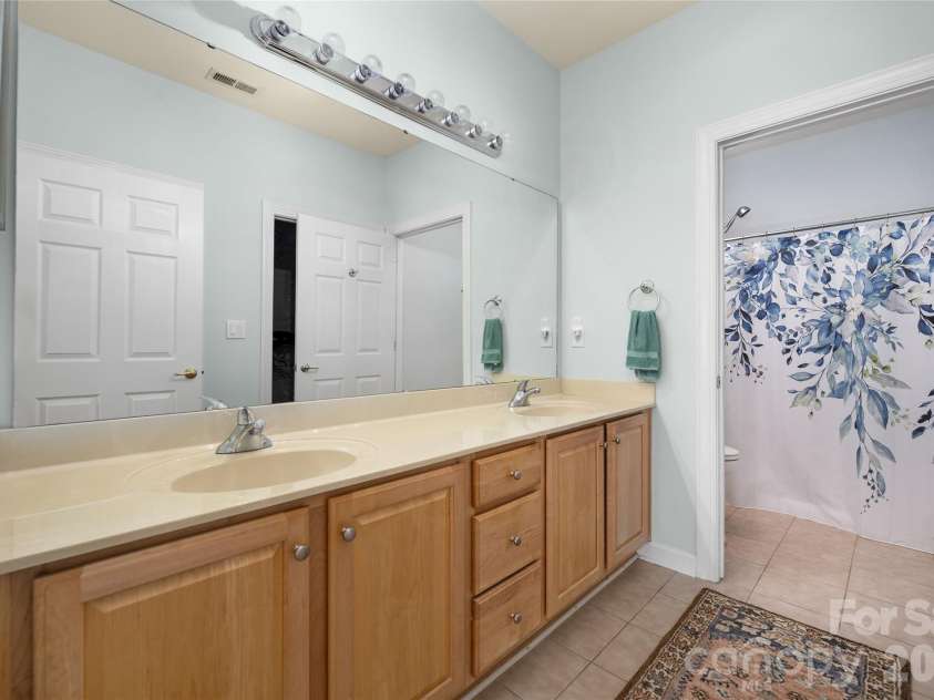 14617 Penmore Lane, Charlotte, NC 28269.  MLS# CAR4407529, YatesRealty ID 41966. 
