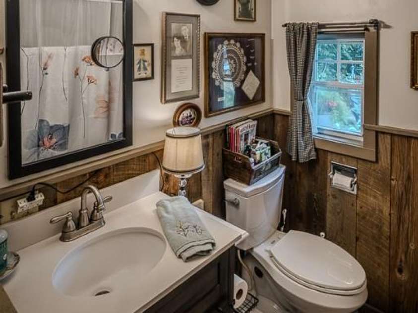 5950 US 19e Highway, Newland, NC 28657.  MLS# CAR4408007, YatesRealty ID 41968. 
