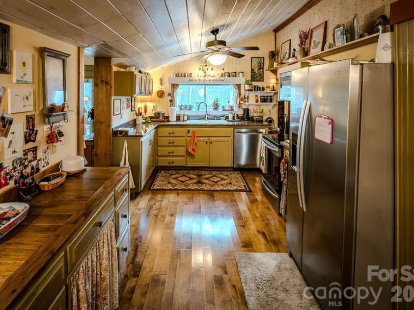 5950 US 19e Highway, Newland, NC 28657.  MLS# CAR4408007, YatesRealty ID 41968. 