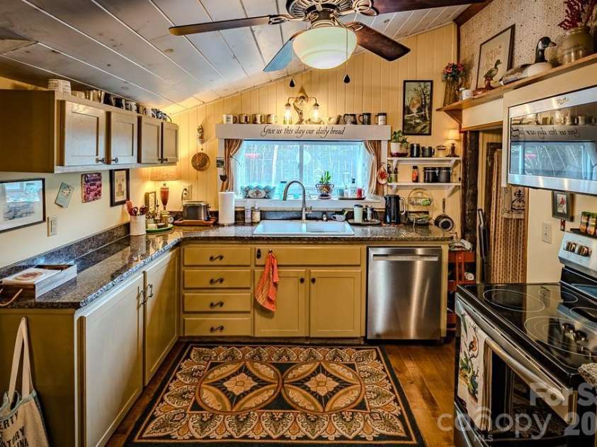 5950 US 19e Highway, Newland, NC 28657.  MLS# CAR4408007, YatesRealty ID 41968. 
