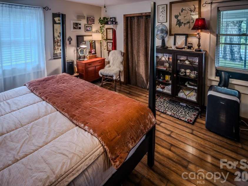 5950 US 19e Highway, Newland, NC 28657.  MLS# CAR4408007, YatesRealty ID 41968. 