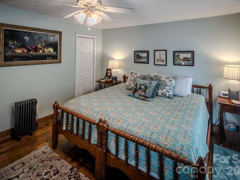5950 US 19e Highway, Newland, NC 28657.  MLS# CAR4408007, YatesRealty ID 41968. 