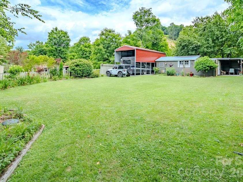 5950 US 19e Highway, Newland, NC 28657.  MLS# CAR4408007, YatesRealty ID 41968. 