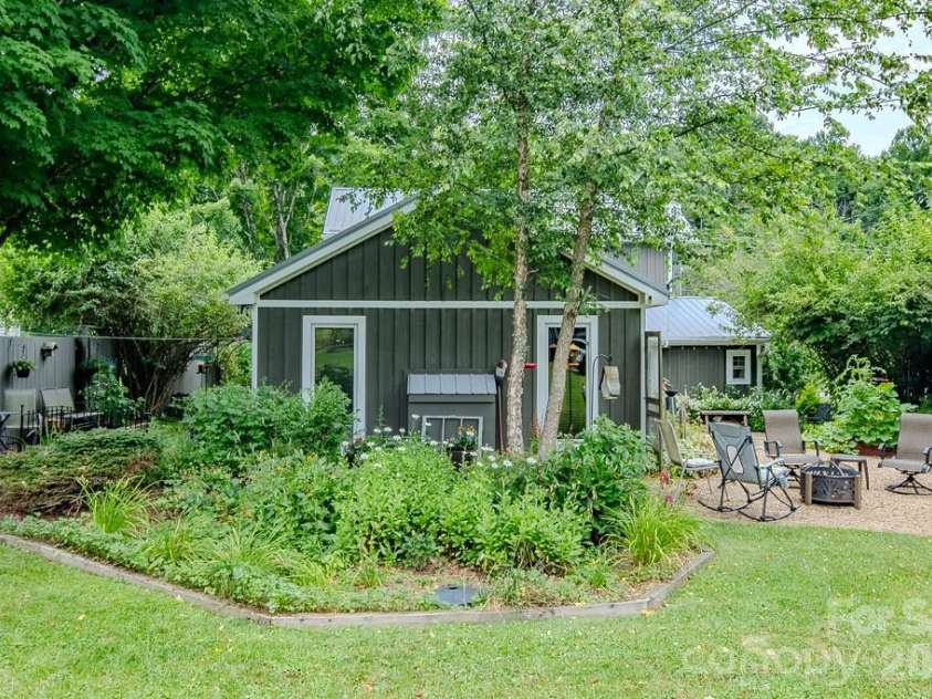 5950 US 19e Highway, Newland, NC 28657.  MLS# CAR4408007, YatesRealty ID 41968. 