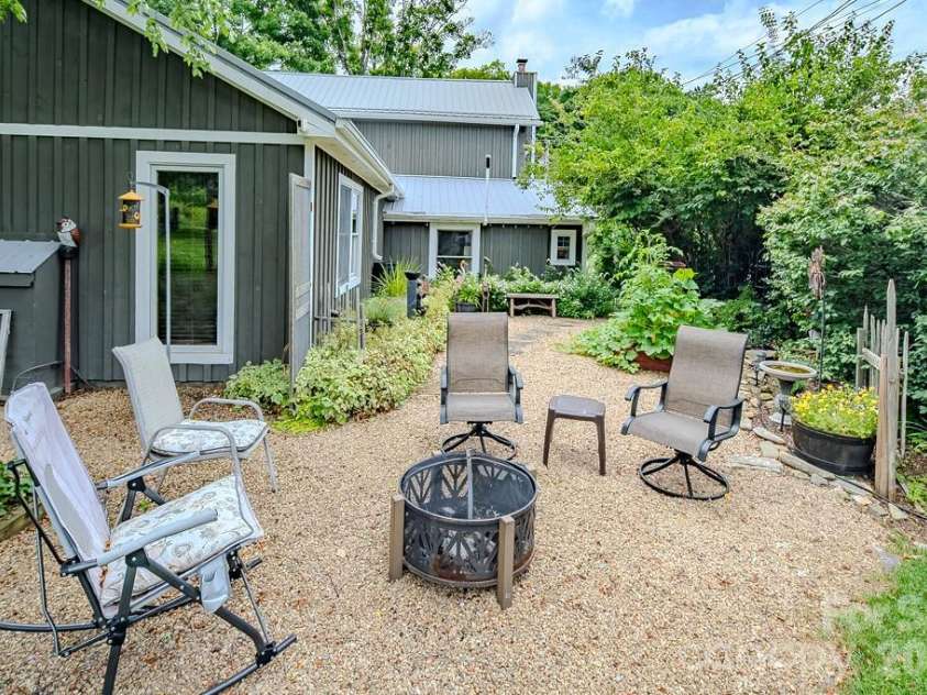 5950 US 19e Highway, Newland, NC 28657.  MLS# CAR4408007, YatesRealty ID 41968. 