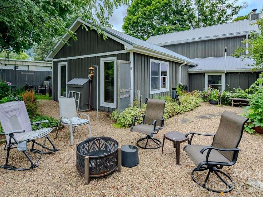 5950 US 19e Highway, Newland, NC 28657.  MLS# CAR4408007, YatesRealty ID 41968. 