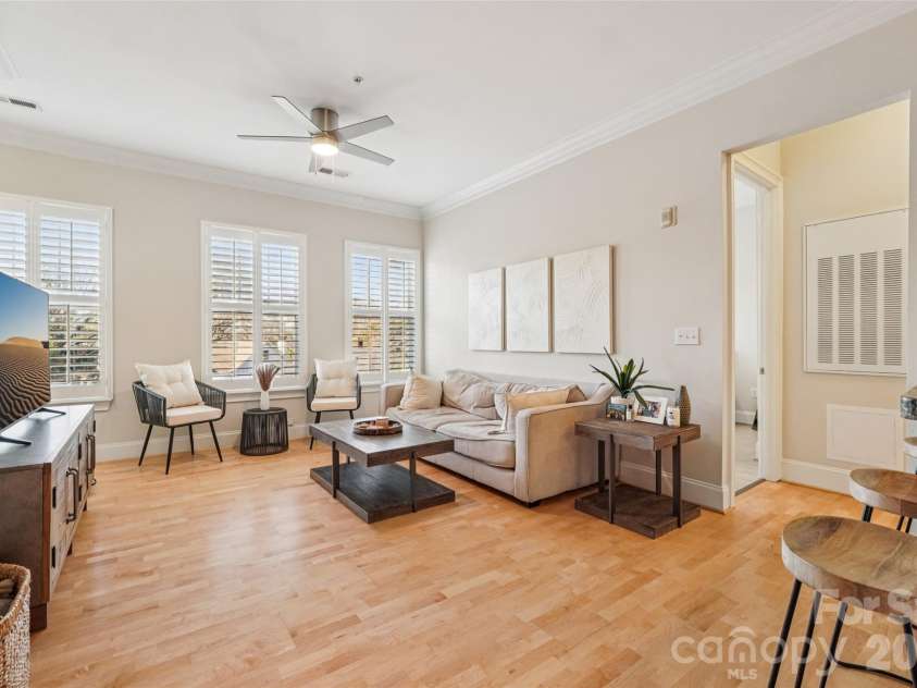 2952 Selwyn Avenue, Charlotte, NC 28209.  MLS# CAR4336844, YatesRealty ID 4197. 