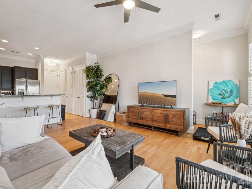 2952 Selwyn Avenue, Charlotte, NC 28209.  MLS# CAR4336844, YatesRealty ID 4197. 