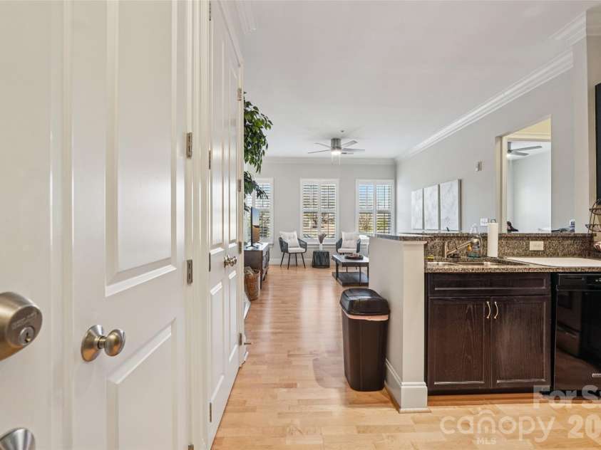 2952 Selwyn Avenue, Charlotte, NC 28209.  MLS# CAR4336844, YatesRealty ID 4197. 