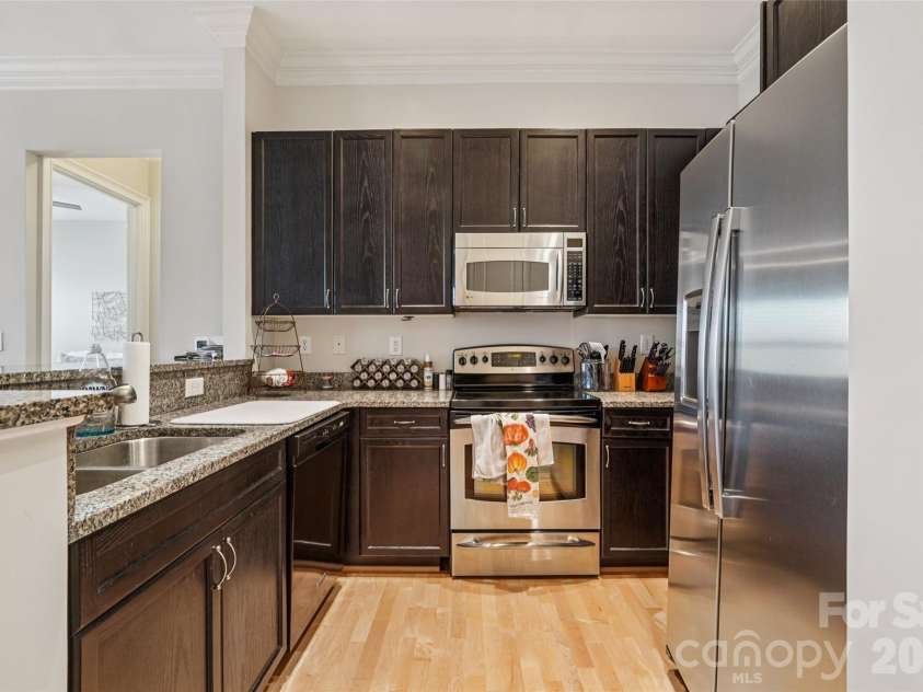 2952 Selwyn Avenue, Charlotte, NC 28209.  MLS# CAR4336844, YatesRealty ID 4197. 