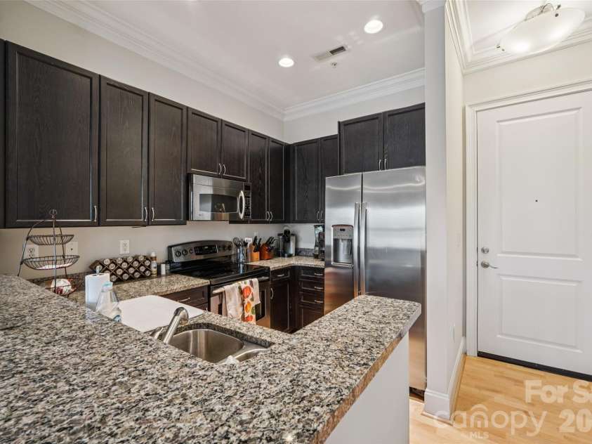 2952 Selwyn Avenue, Charlotte, NC 28209.  MLS# CAR4336844, YatesRealty ID 4197. 