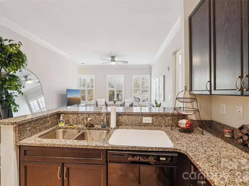 2952 Selwyn Avenue, Charlotte, NC 28209.  MLS# CAR4336844, YatesRealty ID 4197. 