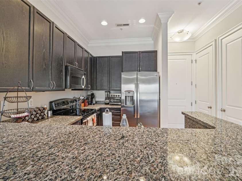 2952 Selwyn Avenue, Charlotte, NC 28209.  MLS# CAR4336844, YatesRealty ID 4197. 