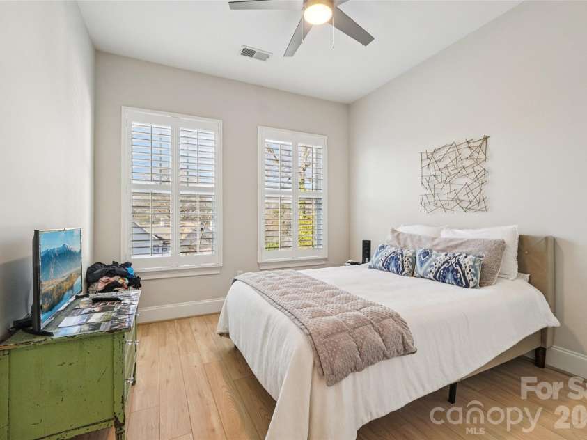 2952 Selwyn Avenue, Charlotte, NC 28209.  MLS# CAR4336844, YatesRealty ID 4197. 