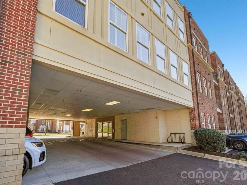 2952 Selwyn Avenue, Charlotte, NC 28209.  MLS# CAR4336844, YatesRealty ID 4197. 