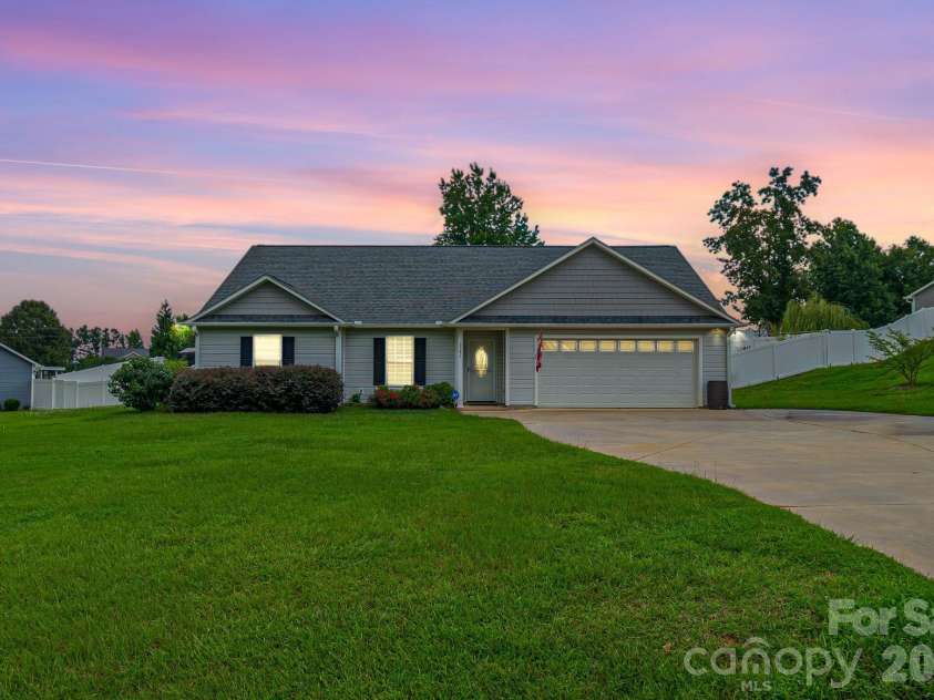 3301 Silver Fox Circle, Lancaster, SC 29720.  MLS# CAR4410414, YatesRealty ID 41970. 