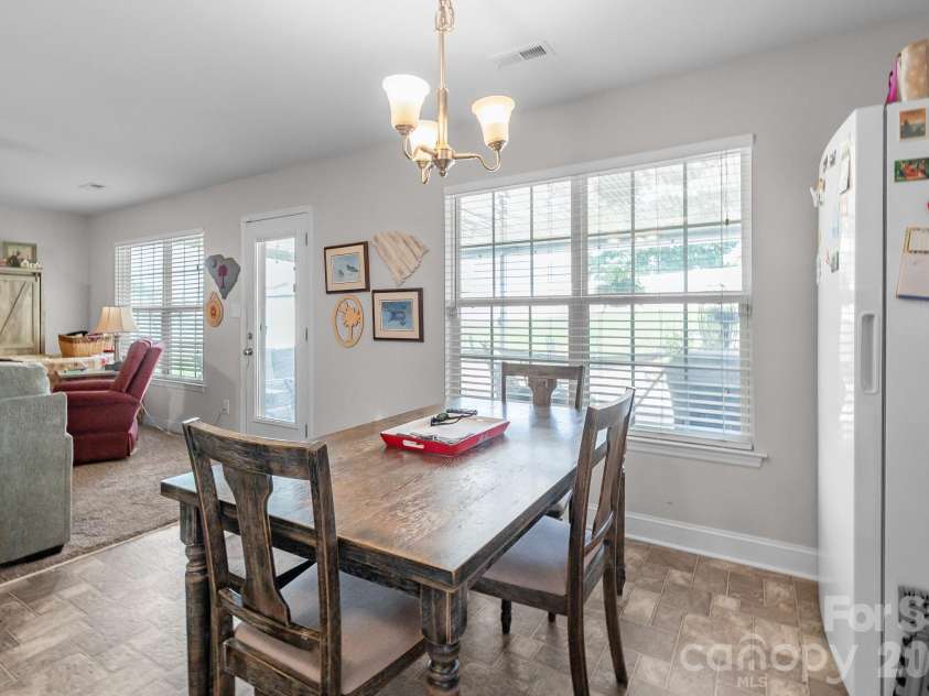 3301 Silver Fox Circle, Lancaster, SC 29720.  MLS# CAR4410414, YatesRealty ID 41970. Eat-in Kitchen