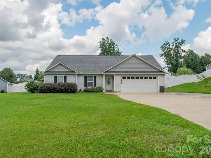 3301 Silver Fox Circle, Lancaster, SC 29720.  MLS# CAR4410414, YatesRealty ID 41970. Front of home