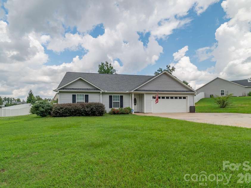 3301 Silver Fox Circle, Lancaster, SC 29720.  MLS# CAR4410414, YatesRealty ID 41970. Front of home