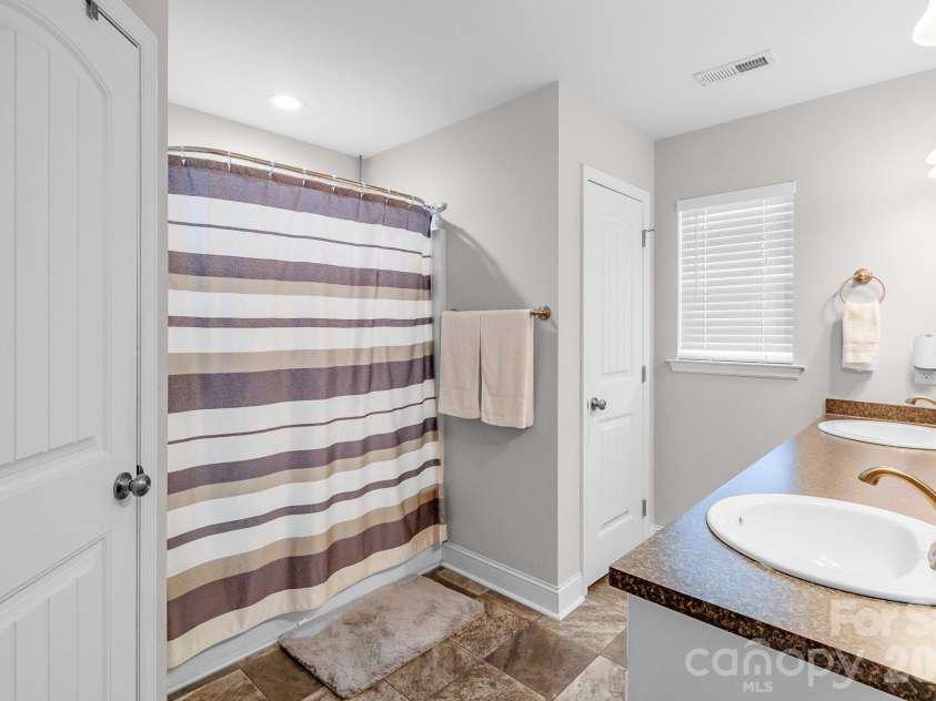 3301 Silver Fox Circle, Lancaster, SC 29720.  MLS# CAR4410414, YatesRealty ID 41970. Main Bathroom En Suite
