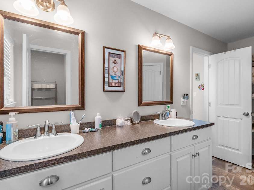 3301 Silver Fox Circle, Lancaster, SC 29720.  MLS# CAR4410414, YatesRealty ID 41970. Main Bathroom En Suite