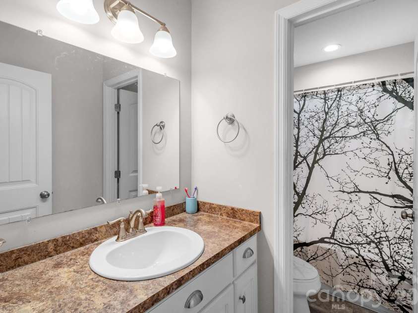 3301 Silver Fox Circle, Lancaster, SC 29720.  MLS# CAR4410414, YatesRealty ID 41970. Shared  Bathroom