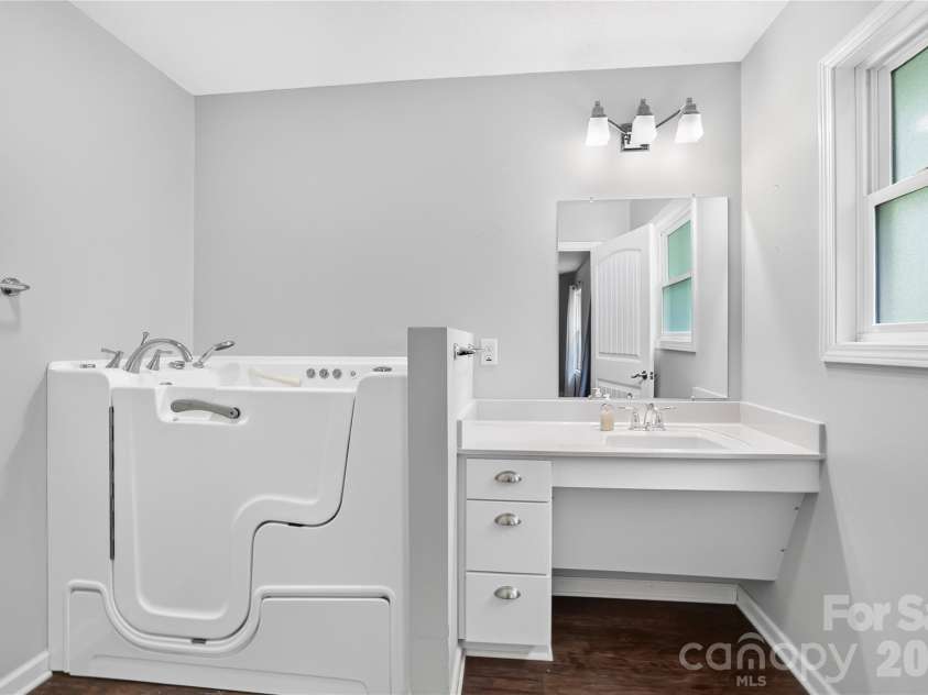 611 Pole Creasman Road, Asheville, NC 28806.  MLS# CAR4411168, YatesRealty ID 41972. 