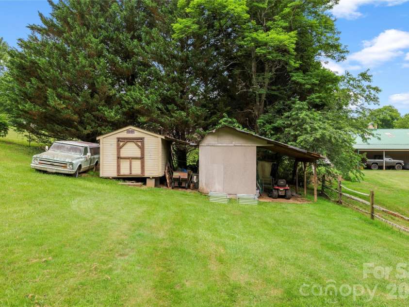 611 Pole Creasman Road, Asheville, NC 28806.  MLS# CAR4411168, YatesRealty ID 41972. 