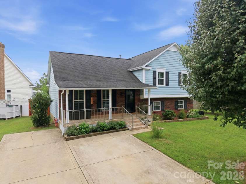 7017 Culloden More Court, Charlotte, NC 28217.  MLS# CAR4411389, YatesRealty ID 41973. 