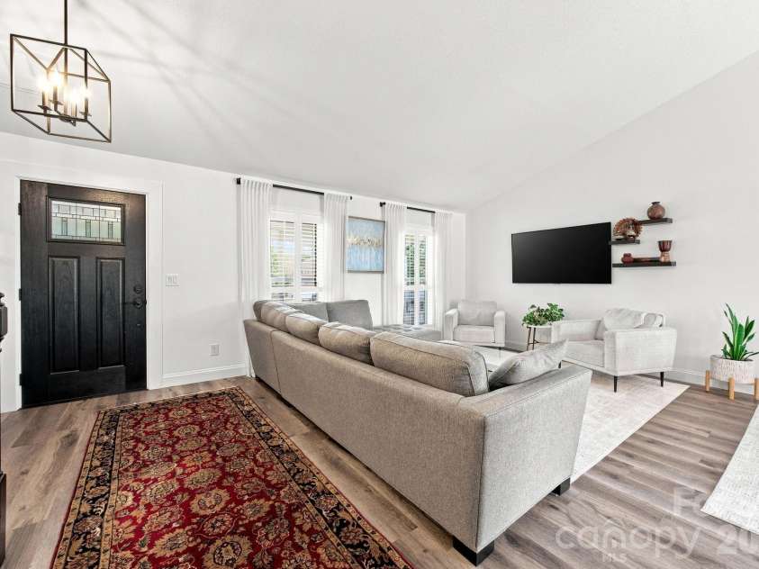 7017 Culloden More Court, Charlotte, NC 28217.  MLS# CAR4411389, YatesRealty ID 41973. 