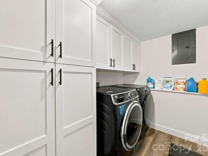 7017 Culloden More Court, Charlotte, NC 28217.  MLS# CAR4411389, YatesRealty ID 41973. 