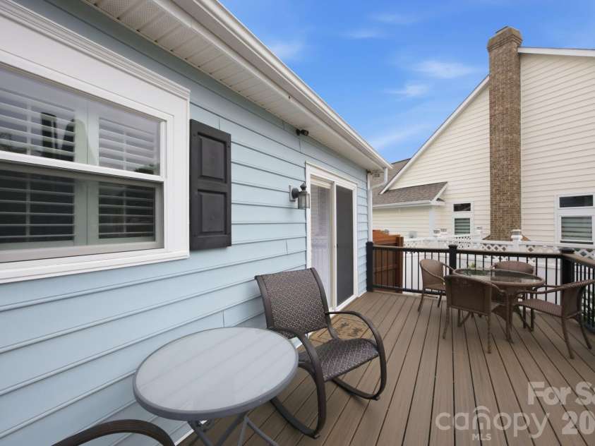 7017 Culloden More Court, Charlotte, NC 28217.  MLS# CAR4411389, YatesRealty ID 41973. 