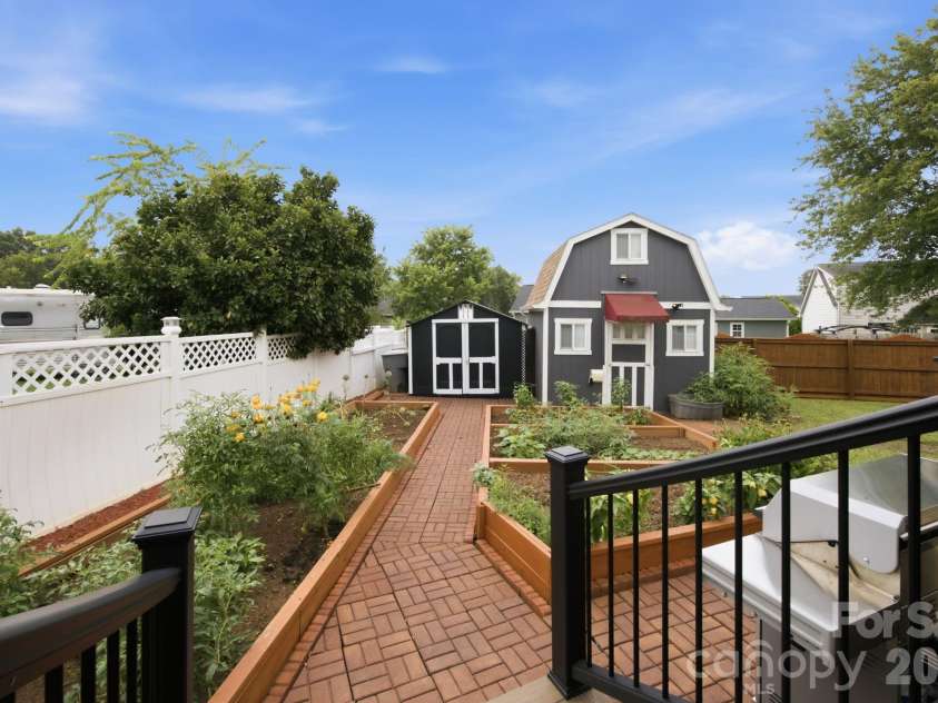 7017 Culloden More Court, Charlotte, NC 28217.  MLS# CAR4411389, YatesRealty ID 41973. 