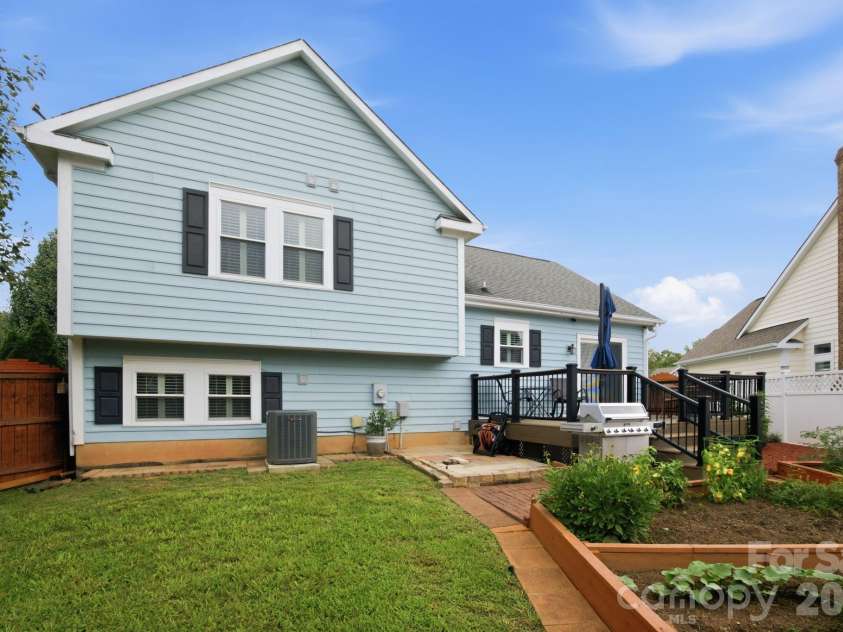 7017 Culloden More Court, Charlotte, NC 28217.  MLS# CAR4411389, YatesRealty ID 41973. 