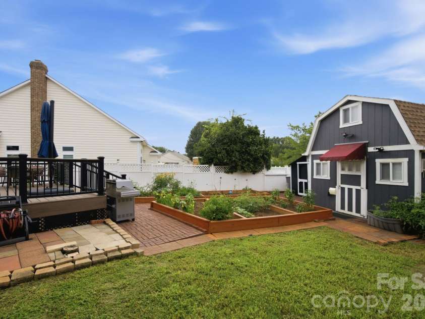 7017 Culloden More Court, Charlotte, NC 28217.  MLS# CAR4411389, YatesRealty ID 41973. 